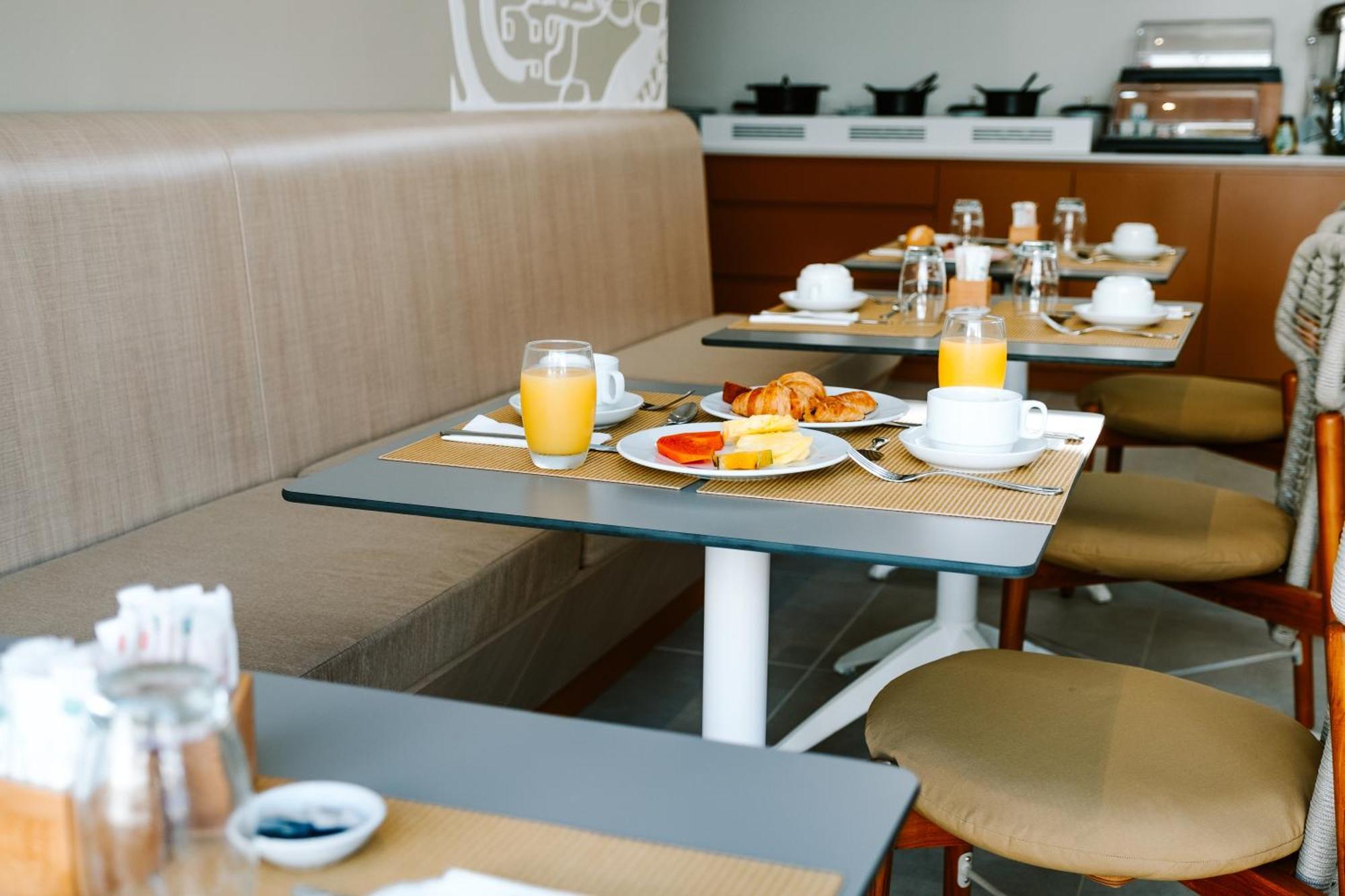 Niu Beach Hotel 莫雷阿 外观 照片
